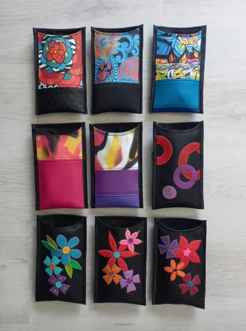 Telefoontasjes in verschillende felle kleuren
